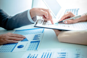 دراسة جدوى توضح الجدوى الاقتصادية للمشروع وتساعد في اتخاذ قرارات استثمارية مدروسة ومبنية على تحليل شامل للسوق والموارد.