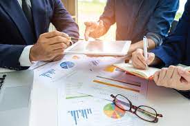 28دراسة جدوى: هل يمكنك إعداد دراسة جدوى مشروع بنفسك أم تحتاج مكتب دراسة جدوى في السعودية؟ 4 صورة تعبر عن تكلفة دراسة الجدوى للمشروعات في السعودية، موضحة أهمية حساب التكاليف قبل بدء أي مشروع لضمان نجاحه.